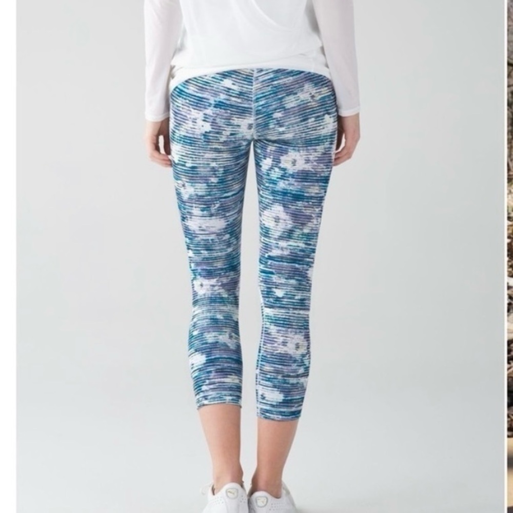 Lululemon Inspire crop Blurry Belle Multi 6 leggings